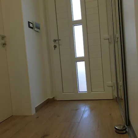 Eximius Apartment *